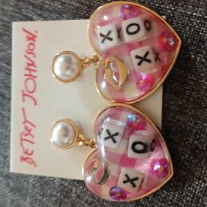 Brand new Heart shaped  Betsy Johnson pierced earring.xoxo design